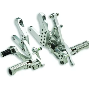 PEDANE REGOLABILI PILOTA RIZOMA DUCATI PERFORMANCE DUCATI STREETFIGHTER V4 / S 2020-2023- Offerta Limitata