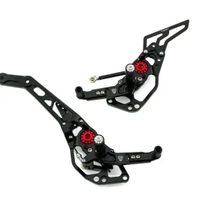 PEDANE REGOLABILI PILOTA CNC RACING DUCATI HYPERMOTARD 939 2016-18- Prezzo Conveniente