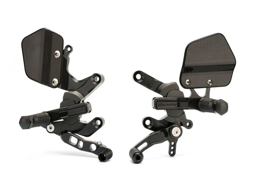 PEDANE ARRETRATE ALLUMINIO NERE GILLES TOOLING KAWASAKI ZX-10RR 2017-2019- Spedizione Espresso