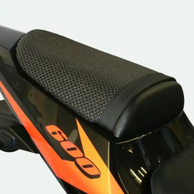 Rete antiscivolo passeggero Triboseat per sella Suzuki GSXR 600/750/1000- Quantità Limitata