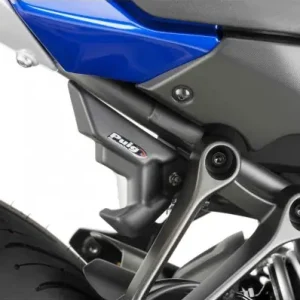 Esclusivo Copertura laterale Puig nero per serbatoio fluido freni posteriore su Yamaha Tracer 700 e 900-