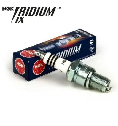 Candela NGK serie Iridium IX modello CR9EHIX-9- Spedizione Espresso