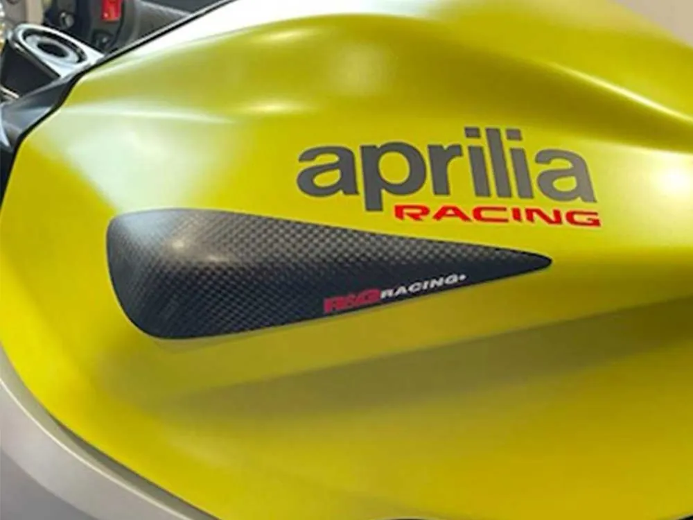 COPPIA PROTEZIONI SERBATOIO CARBONIO OPACO R&G APRILIA RS 660 2020-2023- Ultimissimo Modello