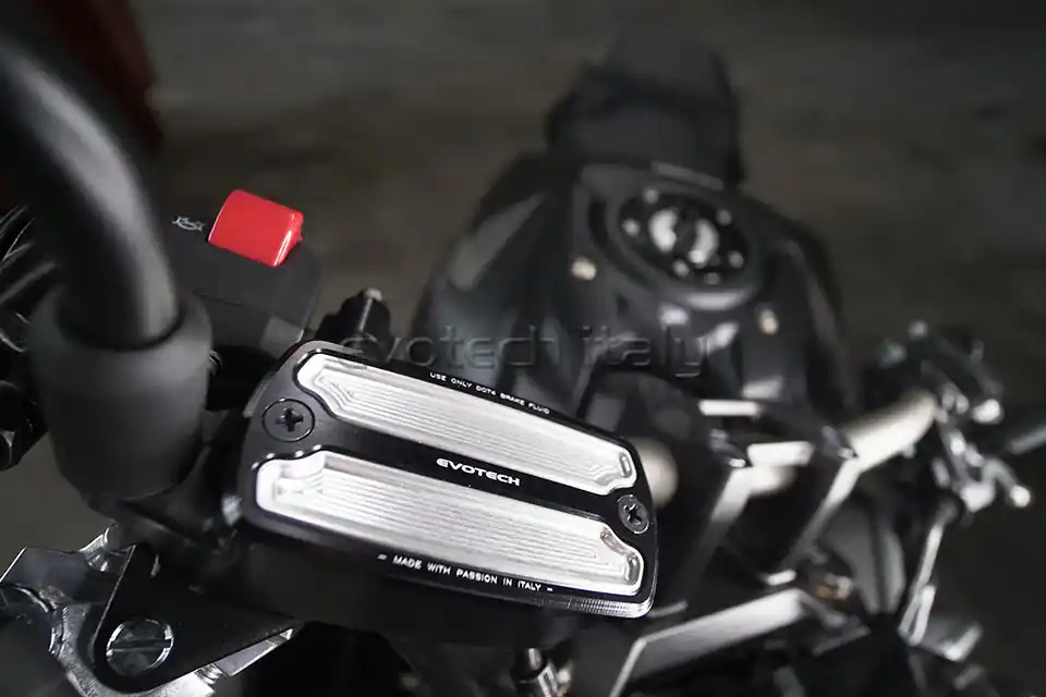 Affare EVOTECH COPERCHIO POMPA FRENO / FRIZIONE HONDA AFRICA TWIN CB650 HORNET ARGENTO