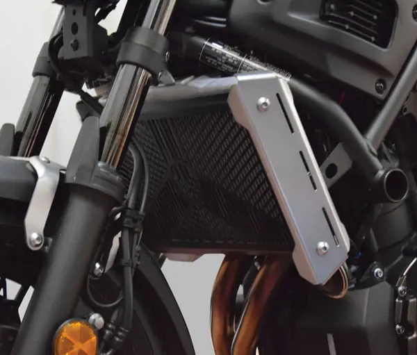 ISOTTA Griglia di protezione per il radiatore nera per Yamaha XSR 700 2016-2020 Prezzo Conveniente